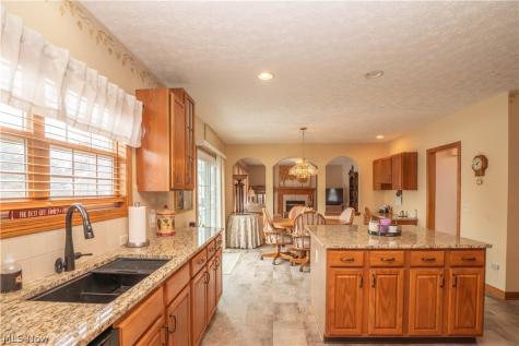 4514 Plain Center Avenue NE Canton OH 44714
