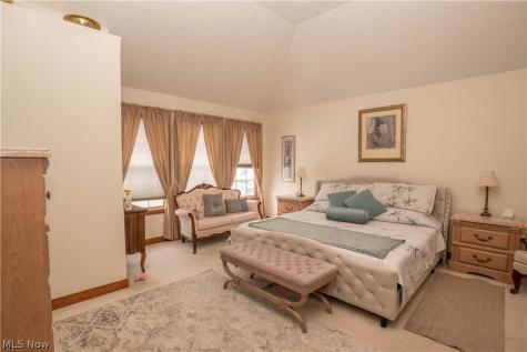 4514 Plain Center Avenue NE Canton OH 44714