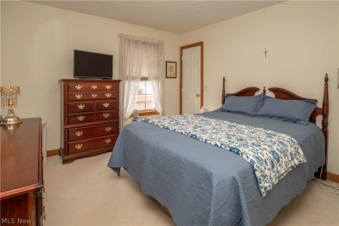 4514 Plain Center Avenue NE Canton OH 44714