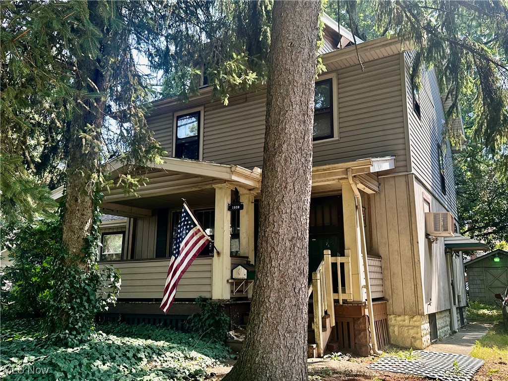 1039 Neptune Avenue Akron OH 44301