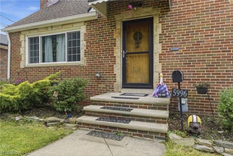 5996 Edgehill Drive Parma Heights OH 44130