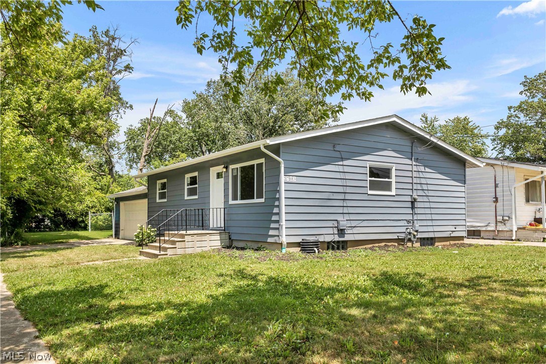 2703 Crehore Street Lorain OH 44052