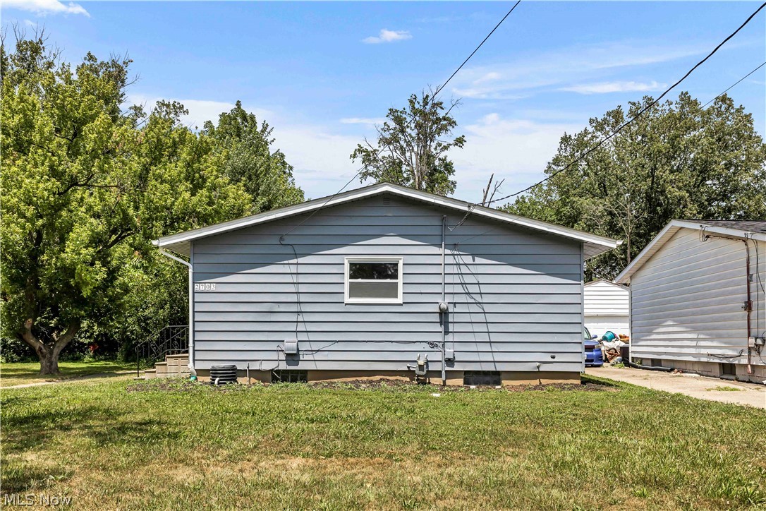 2703 Crehore Street Lorain OH 44052