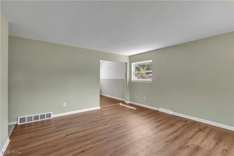 2703 Crehore Street Lorain OH 44052