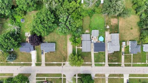 2703 Crehore Street Lorain OH 44052