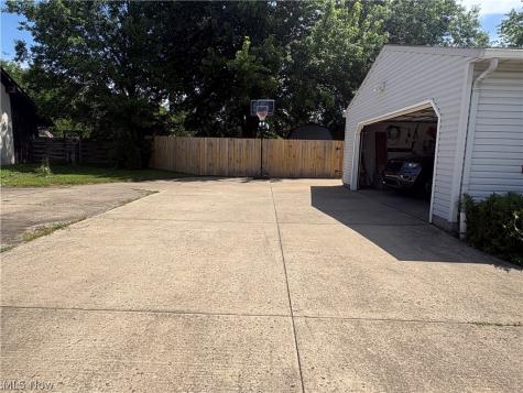 110 Habant Drive Amherst OH 44001