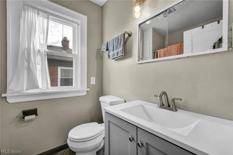 3255 W 115th Street Cleveland OH 44111