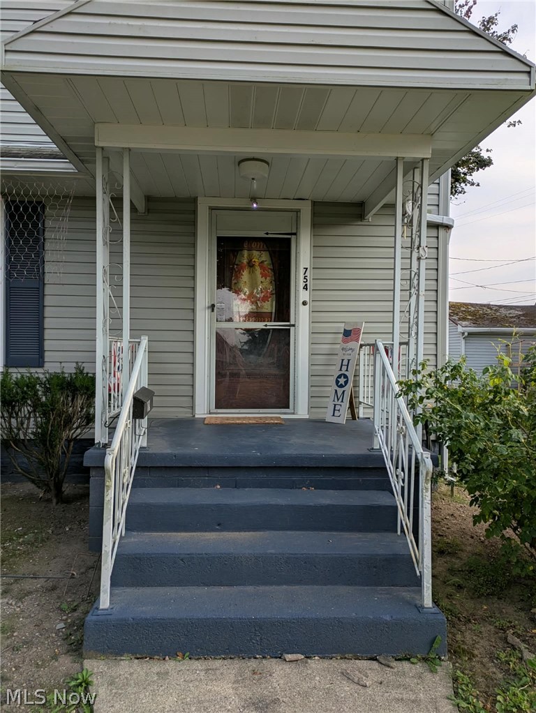 754 NW Ray Avenue New Philadelphia OH 44663