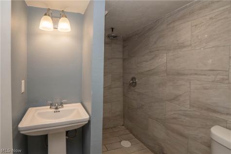 318 Elmport Avenue NE Canton OH 44704