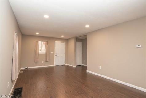 318 Elmport Avenue NE Canton OH 44704