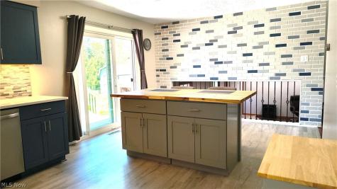 13299 Carnation Avenue NW Hartville OH 44632