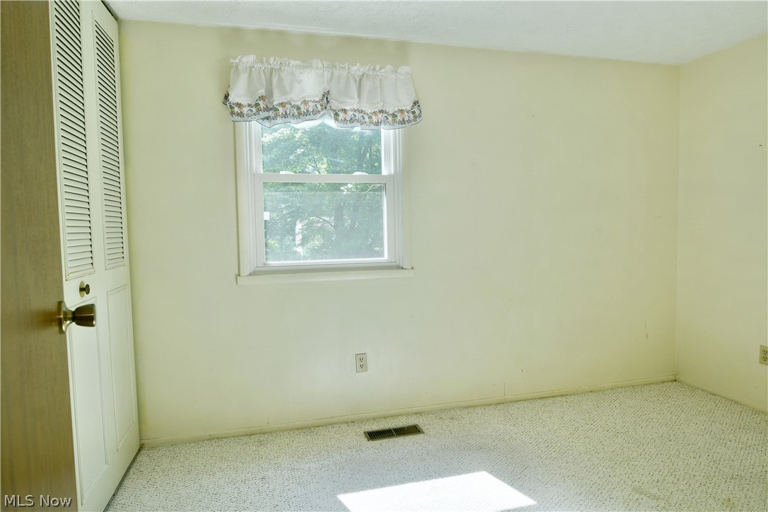 7706 Raglan Drive NE Warren OH 44484