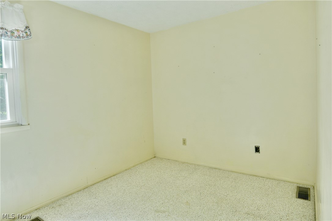 7706 Raglan Drive NE Warren OH 44484