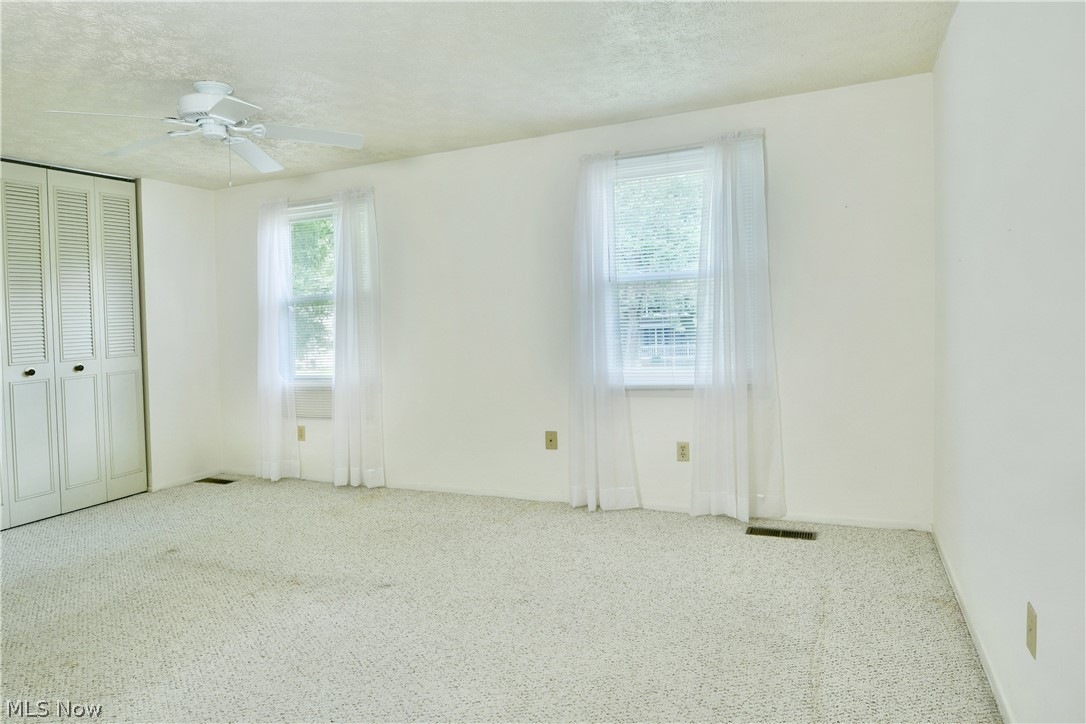 7706 Raglan Drive NE Warren OH 44484