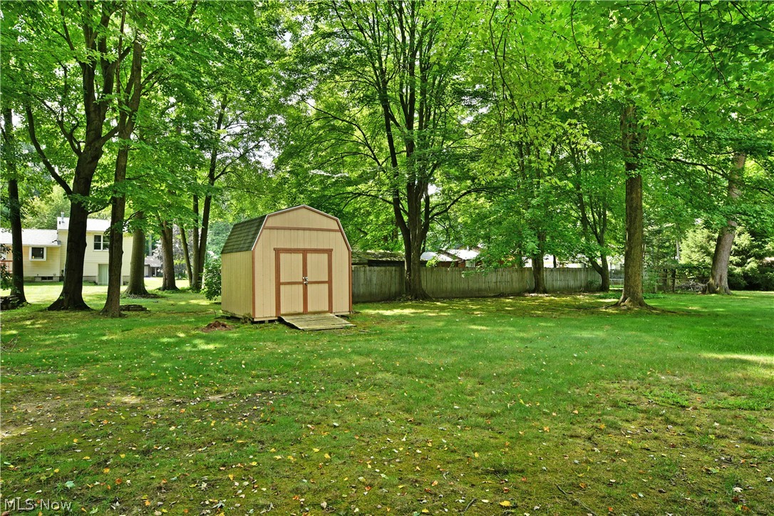 7706 Raglan Drive NE Warren OH 44484