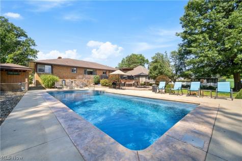 6239 Crossview Road Seven Hills OH 44131