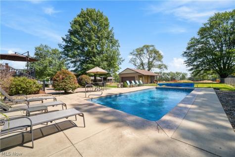 6239 Crossview Road Seven Hills OH 44131