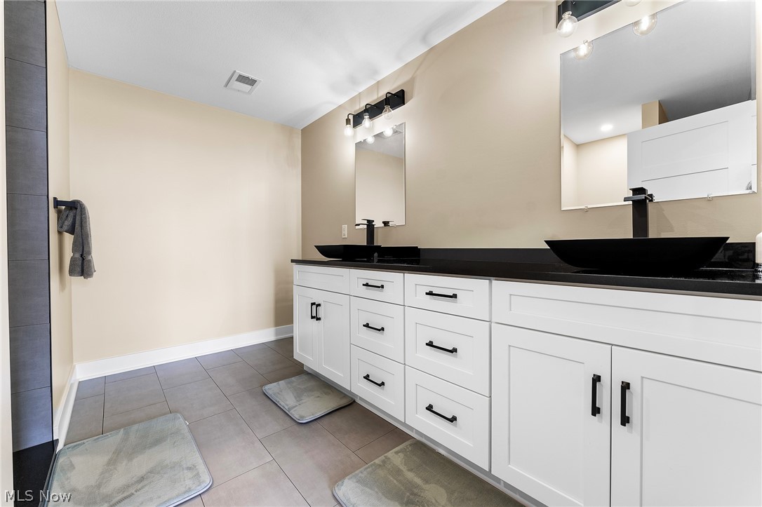 2645 Waters Edge Drive Columbiana OH 44408