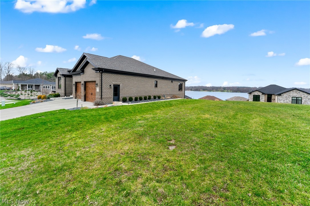 2645 Waters Edge Drive Columbiana OH 44408