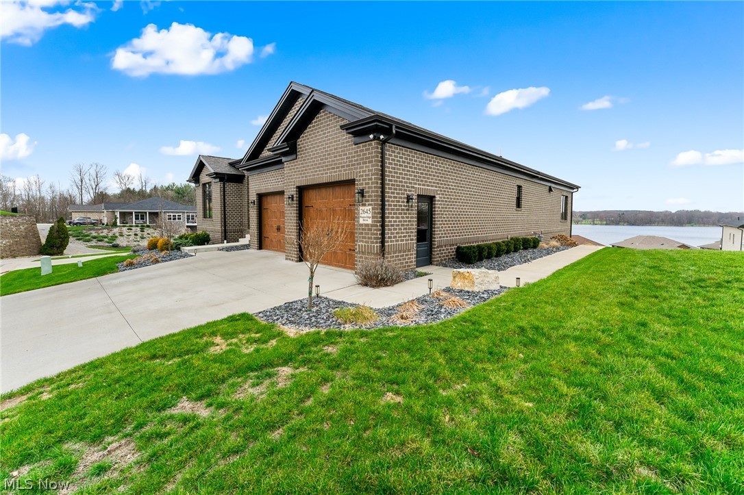 2645 Waters Edge Drive Columbiana OH 44408