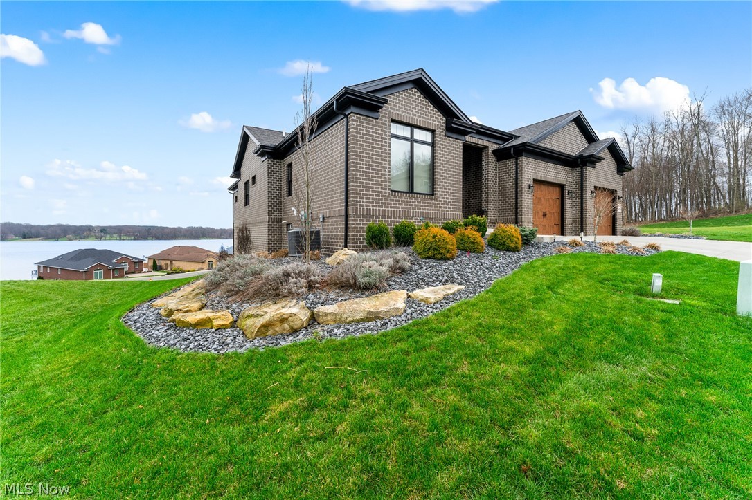 2645 Waters Edge Drive Columbiana OH 44408