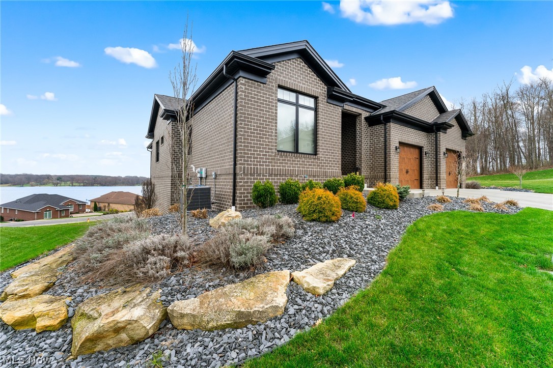 2645 Waters Edge Drive Columbiana OH 44408