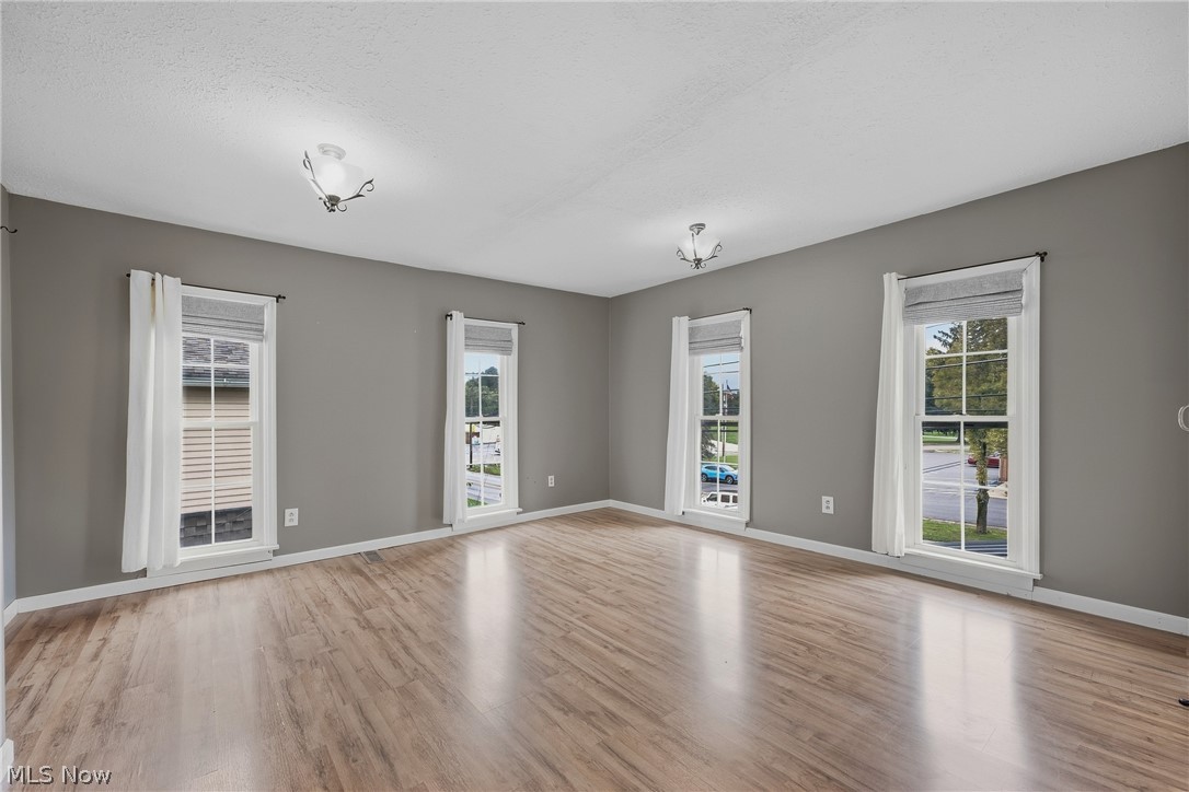 190 W Main Street Smithville OH 44677