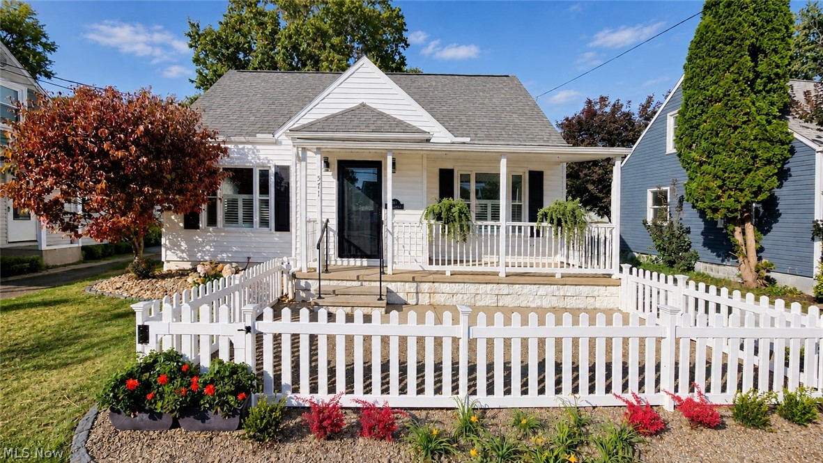571 E Lake Avenue Barberton OH 44203