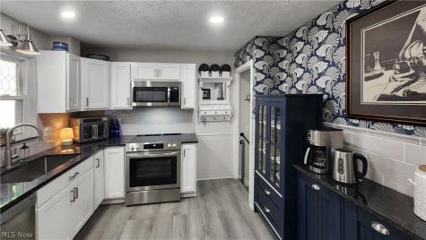 571 E Lake Avenue Barberton OH 44203