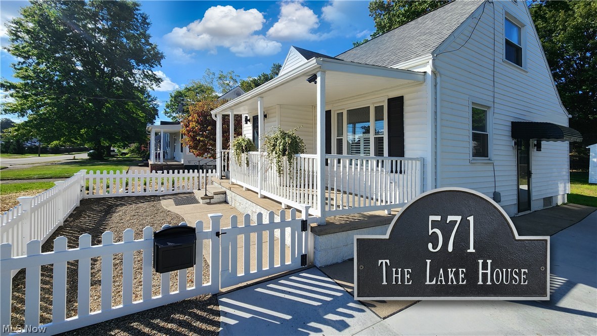 571 E Lake Avenue Barberton OH 44203