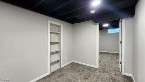 571 E Lake Avenue Barberton OH 44203