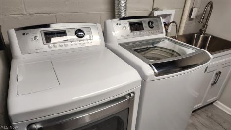 571 E Lake Avenue Barberton OH 44203