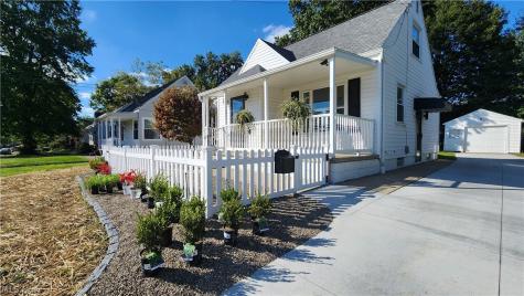 571 E Lake Avenue Barberton OH 44203