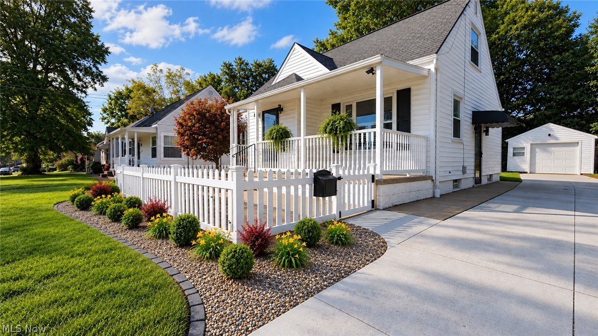 571 E Lake Avenue Barberton OH 44203