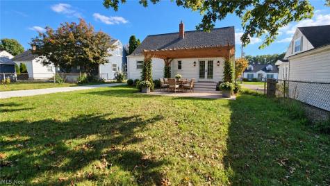 571 E Lake Avenue Barberton OH 44203