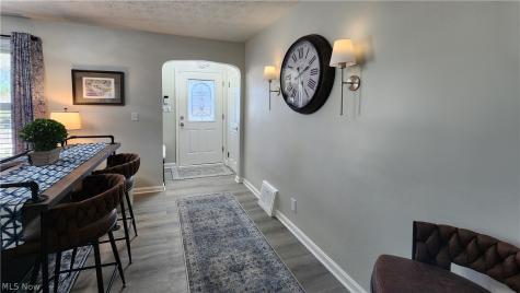 571 E Lake Avenue Barberton OH 44203