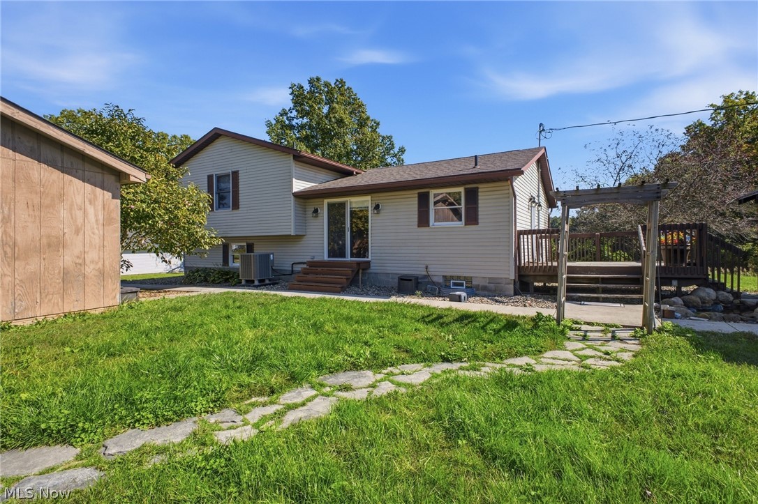 2235 Mcclintocksburg Road Deerfield OH 44411
