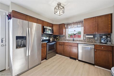 2235 Mcclintocksburg Road Deerfield OH 44411