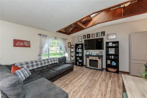 8543 Greenbriar Drive Olmsted Twp OH 44138