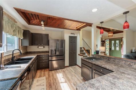 8543 Greenbriar Drive Olmsted Twp OH 44138