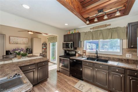 8543 Greenbriar Drive Olmsted Twp OH 44138