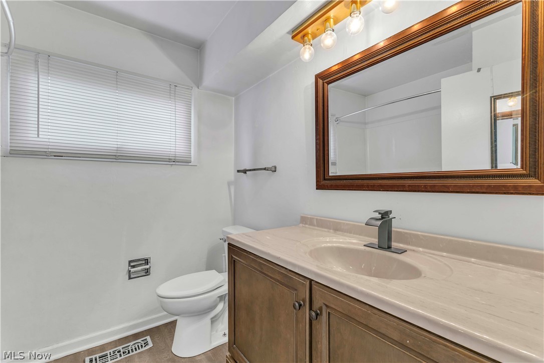 6674 Newbury Lane Cleveland OH 44130
