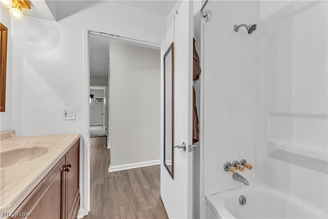 6674 Newbury Lane Cleveland OH 44130