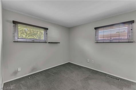 6674 Newbury Lane Cleveland OH 44130