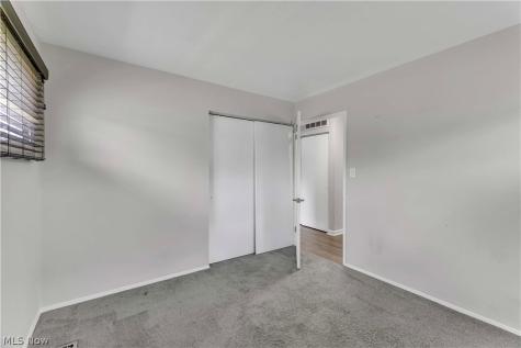 6674 Newbury Lane Cleveland OH 44130