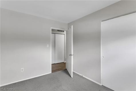 6674 Newbury Lane Cleveland OH 44130