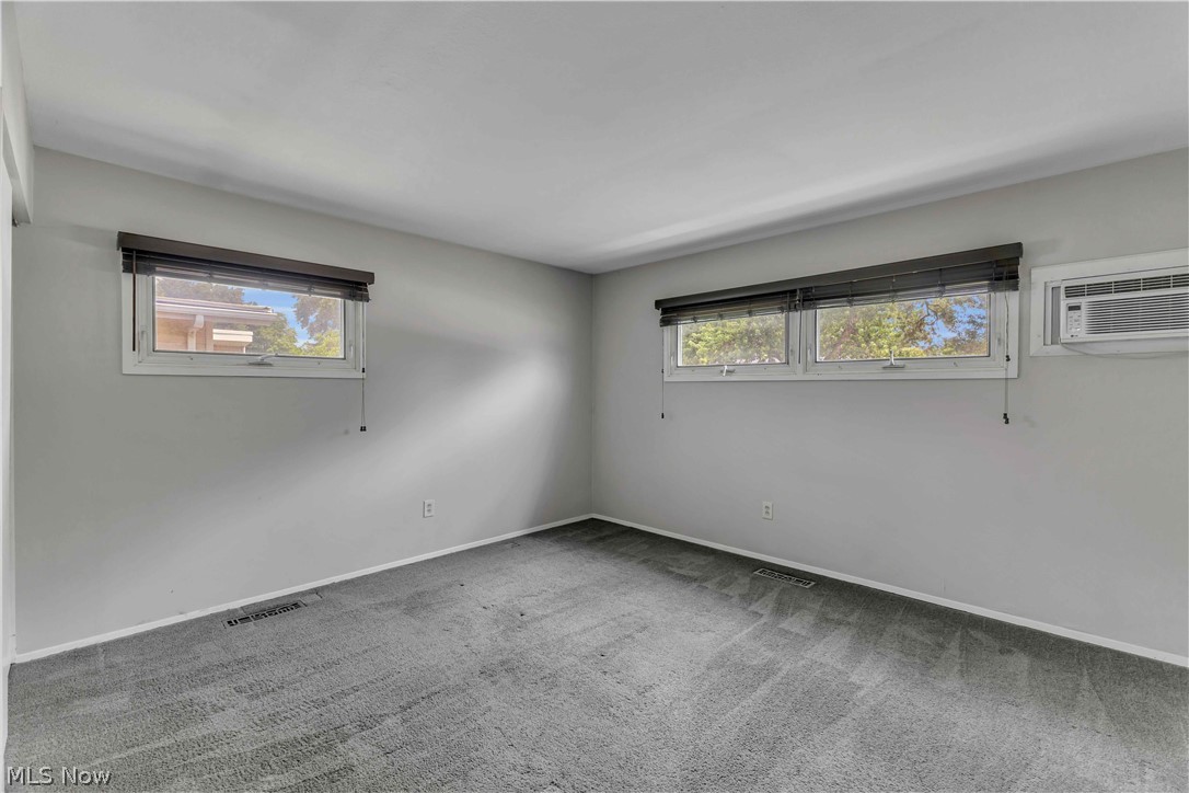 6674 Newbury Lane Cleveland OH 44130