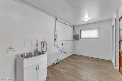6674 Newbury Lane Cleveland OH 44130