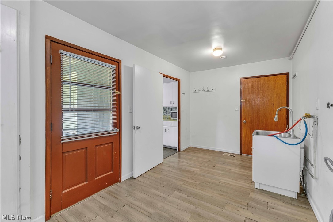 6674 Newbury Lane Cleveland OH 44130