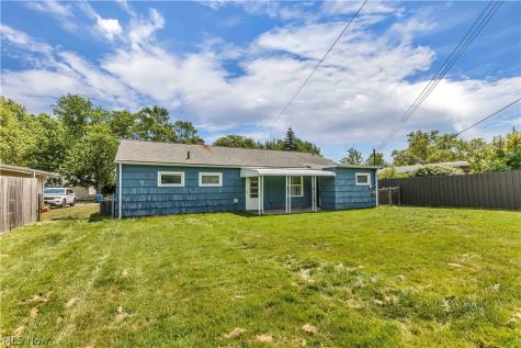6674 Newbury Lane Cleveland OH 44130